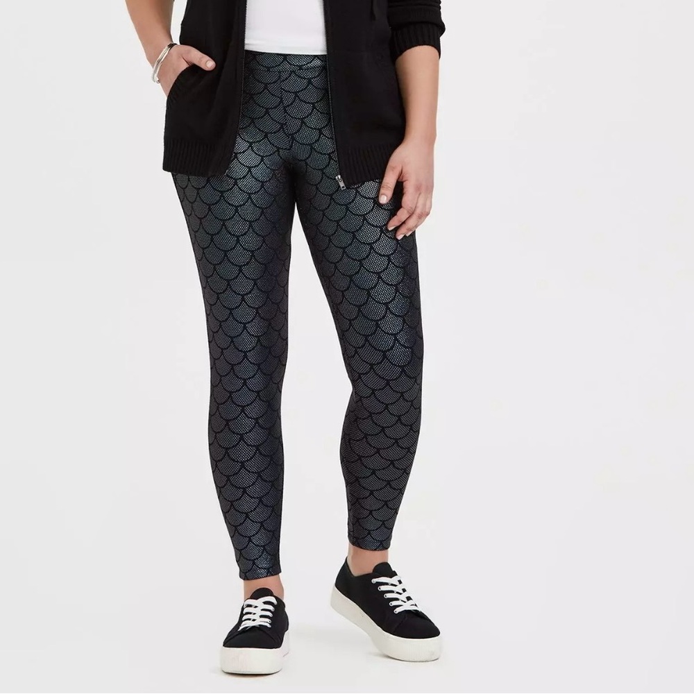 Torrid Black And Gray Scale Pattern Leggings - image 8